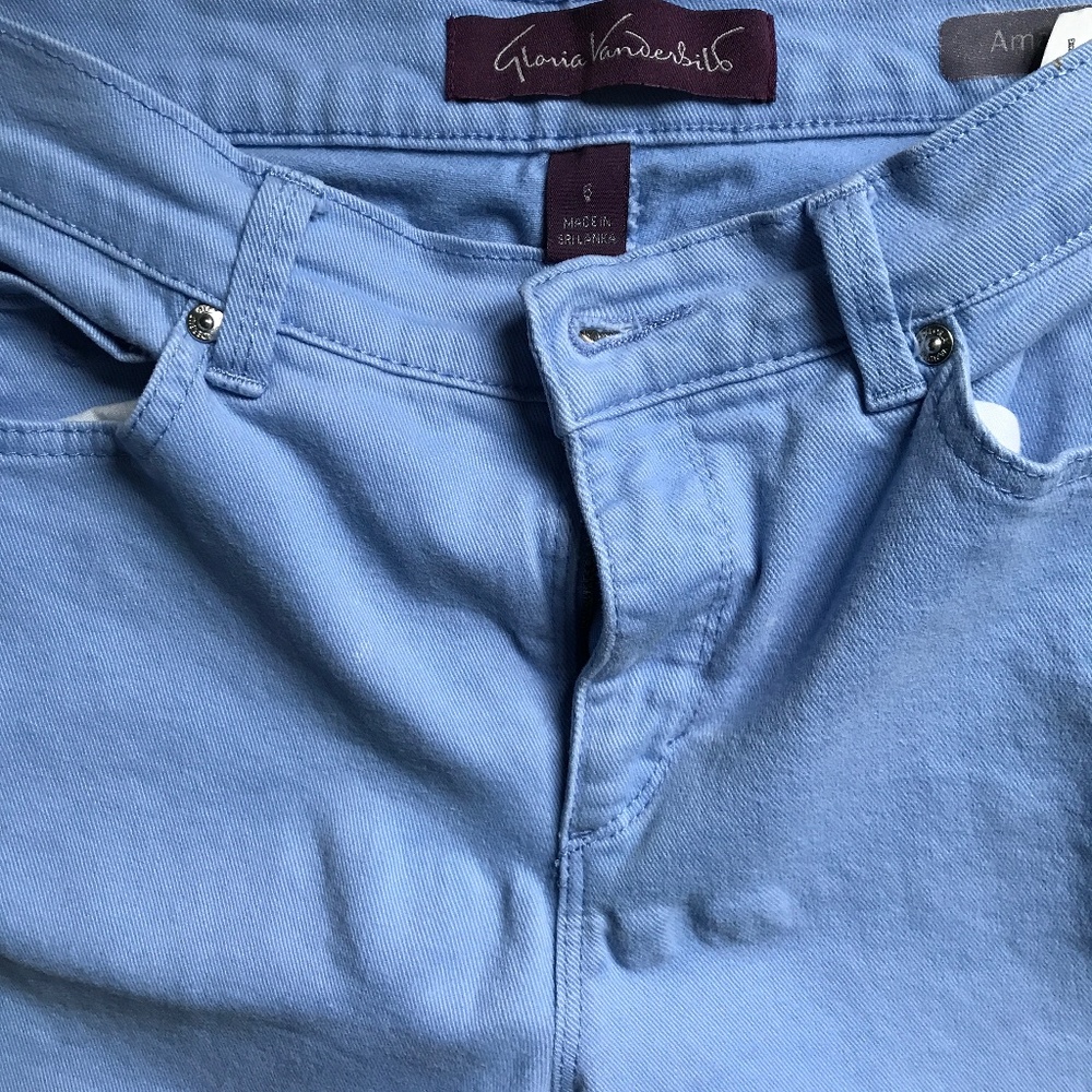 Gloria Vanderbilt light blue Jean. Size 6